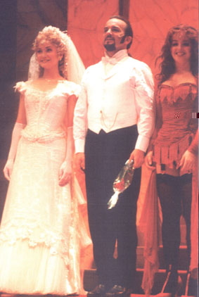 Leah delos Santos (Lisa), Kenneth Posey (Jekyll) & Michaela Kovarikova (Lucy)